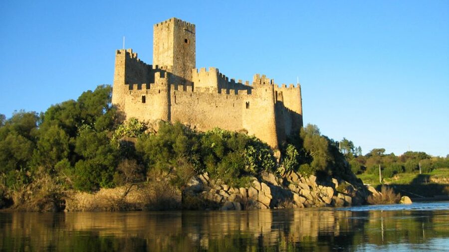 From Lisbon: Tomar, Christ Convent & Almourol Castle Tour - How the guides shape the experience