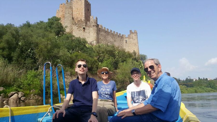 From Lisbon: Tomar, Christ Convent & Almourol Castle Tour - Following the Tagus and Zêzere toward Tomar