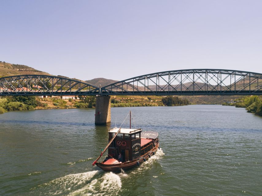From Pinhão: Douro Valley Rabelo Boat Tour with Audio Guide - Passing Ventozelo and the Historic Wine Estates