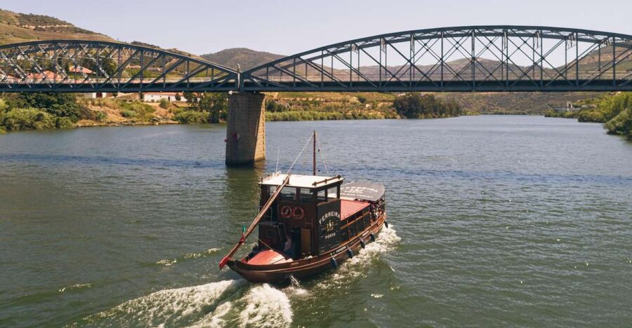 From Pinhão: Douro Valley Rabelo Boat Tour with Audio Guide - Quinta do Bomfim and the First River Views