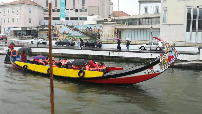 From Porto: Aveiro & Coimbra Tour with Moliceiro Boat Cruise - Why the guide can make or break this day