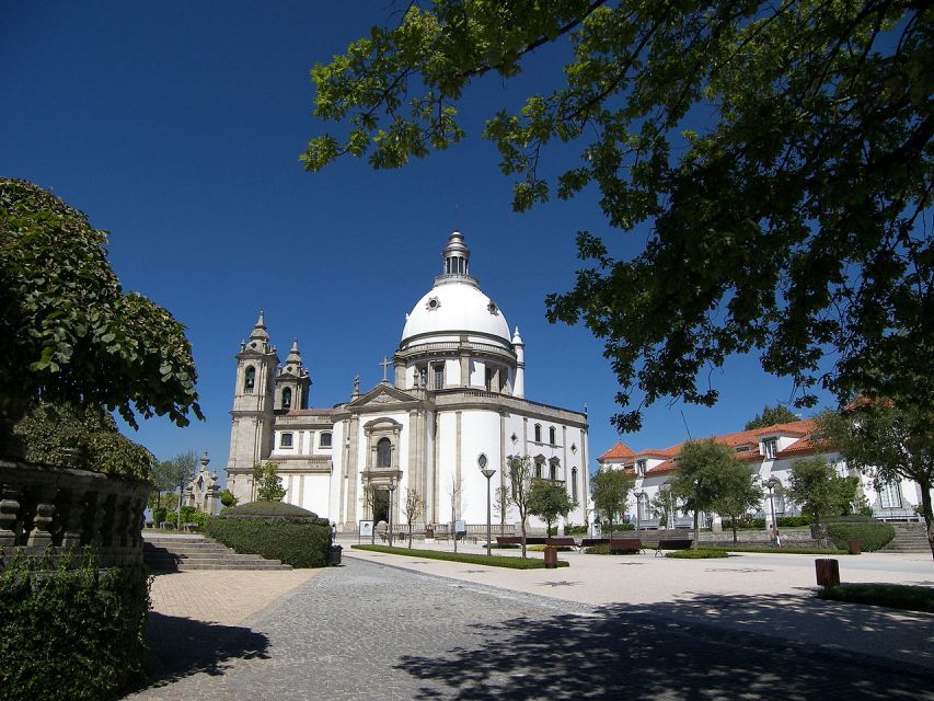 From Porto: Braga and Guimarães Full-Day Trip with Lunch - Why Guimarães makes the best opening stop