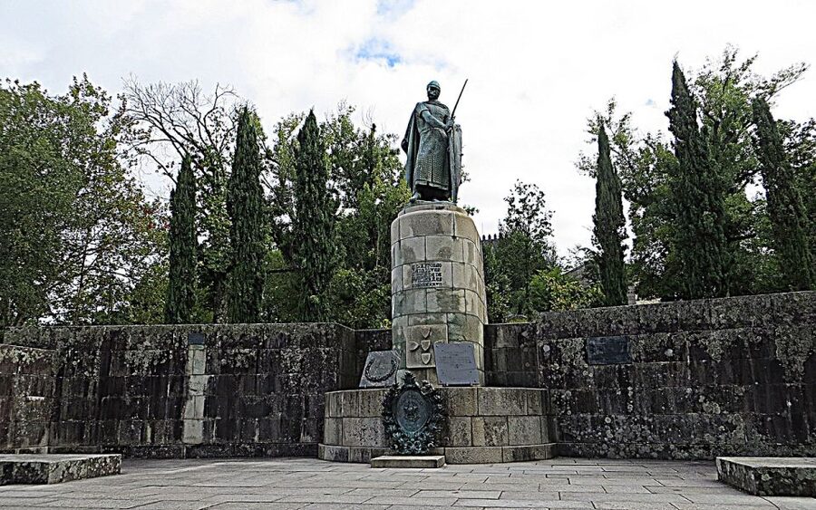 From Porto: Braga and Guimarães Full-Day Trip with Lunch - Braga Cathedral and the old city center