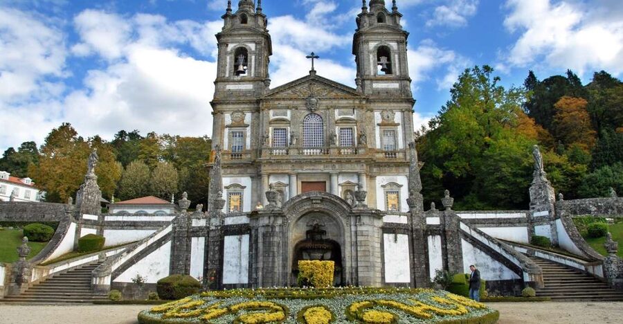 From Porto: Braga and Guimarães Full-Day Trip with Lunch - A traditional Minho lunch with Vinho Verde