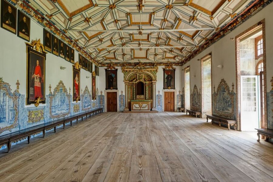 From Porto: Wonders of Braga & Guimaraes Private Day Trip - Nossa Senhora da Oliveira Square and the medieval center