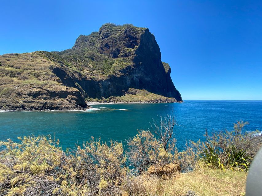 Funchal: East Madeira Island Guided Tour & Laurissilva Walk - Guindaste viewpoint shows the northeast coast