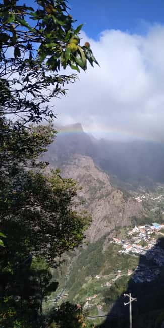 Funchal: Nuns Valley Easy Walk with Mountain Surroundings - Starting at Pico dos Barcelos above Funchal