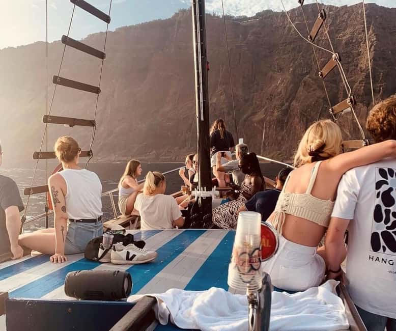 Funchal: Sunset Tour on Traditional Madeiran Boat w/ Drinks - Key points at a glance