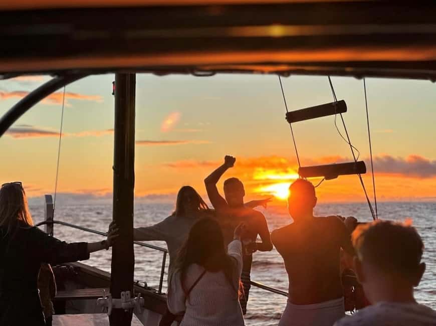 Funchal: Sunset Tour on Traditional Madeiran Boat w/ Drinks - The crew makes the difference