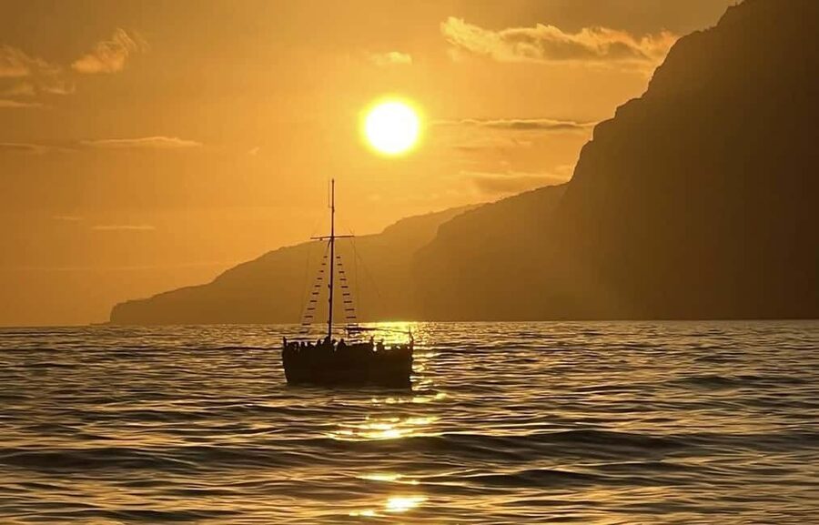 Funchal: Sunset Tour on Traditional Madeiran Boat w/ Drinks - Practical packing advice