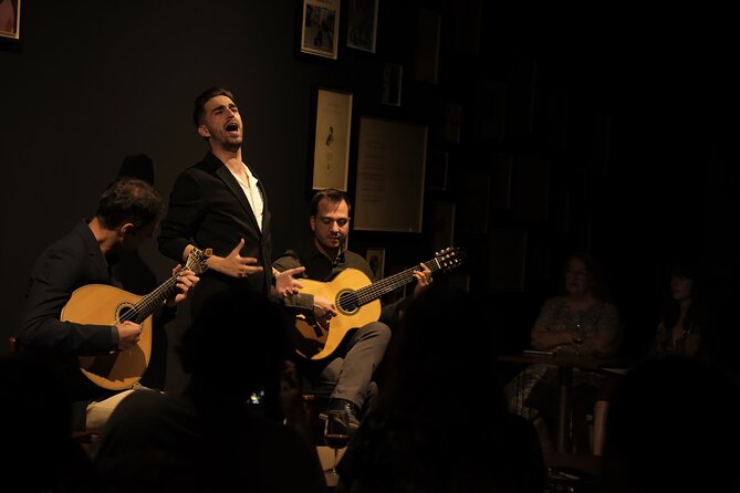 Ideal Clube de Fado - Listen for the Portuguese guitar