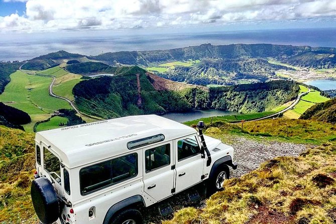 Jeep Tour Full Day Sete Cidades & Lagoa do Fogo with lunch and drinks included. - What the guides add to the drive