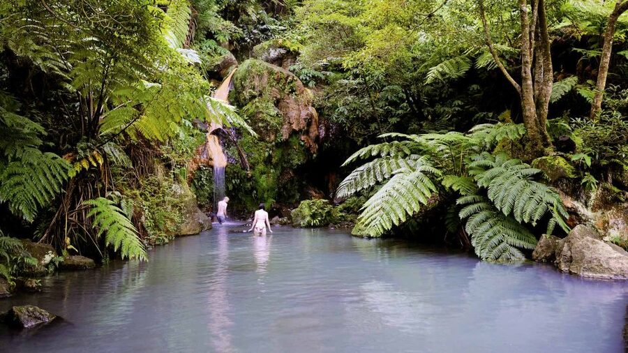 Lagoa do Fogo: Guided Volcano Geo Tour w/ Hotsprings Bathing - Caldeira Velha: volcanic water with practical warnings