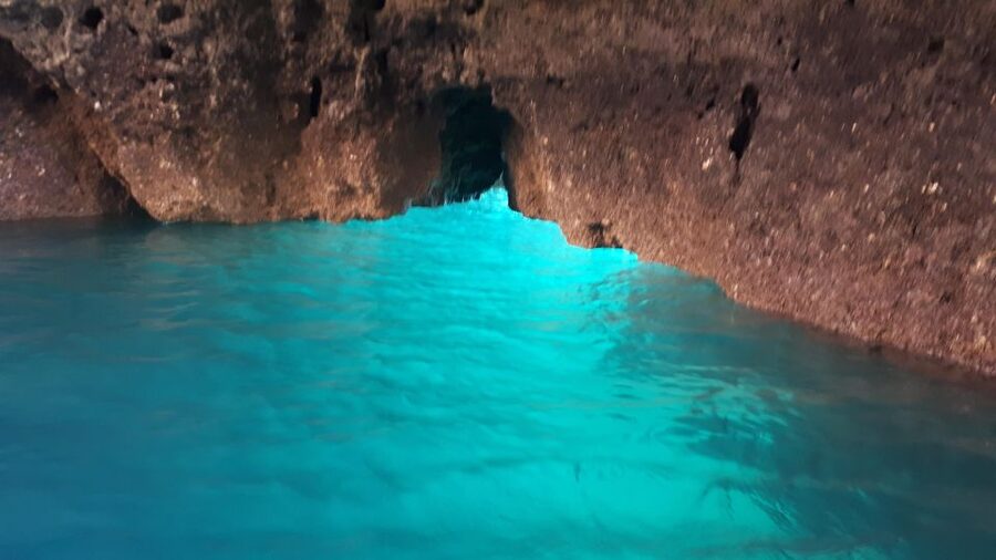 Lagos: Boat Trip to Grottos of Ponta da Piedade and Caves - The captains add more than basic navigation