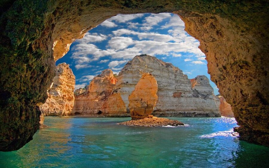 Lagos: Ponta da Piedade Rock Formations Guided Boat Tour - Guides who make the short ride count