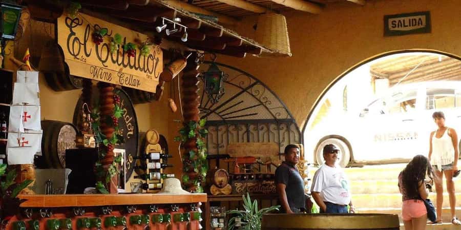 Lagos/Praia da Luz: Wine Tour, Tastings, Tapas, and Music - Shared, private, and transport choices
