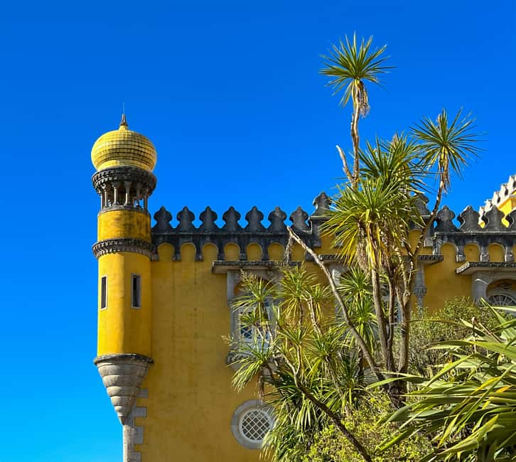 Lisboa: Sintra, Pena Palace, Cabo da Roca Coast and Cascais - Estoril on the return drive