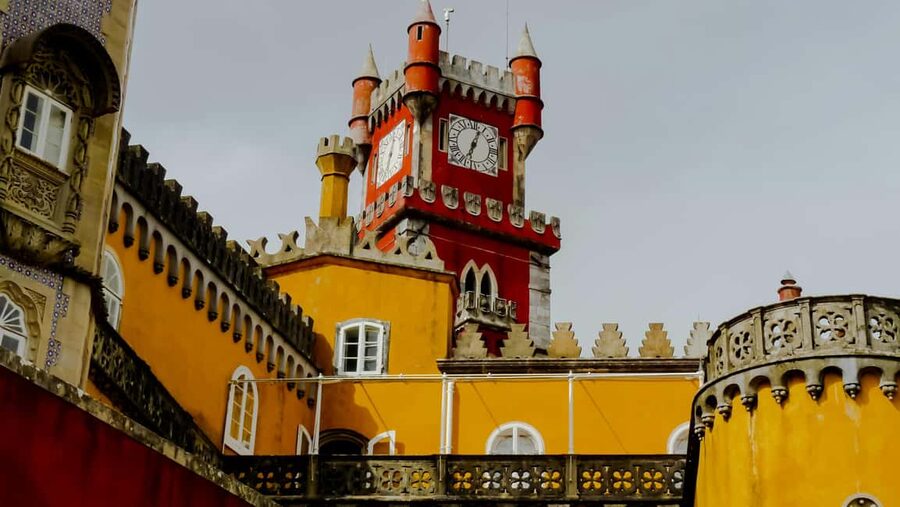 Lisboa: Sintra, Pena Palace, Cabo da Roca Coast and Cascais - Guides, group size, and the human side of the day