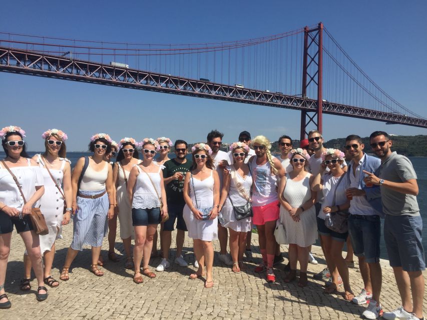 Lisbon: 1-Hour Beer or Sangria Bike Sightseeing Tour - Drinks from the onboard bar