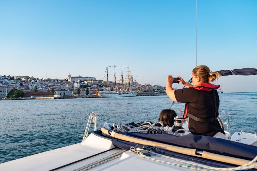 Lisbon: 1 or 2-Hour Cruise along the Tagus River - Comfort, Group Size, and Family Rules
