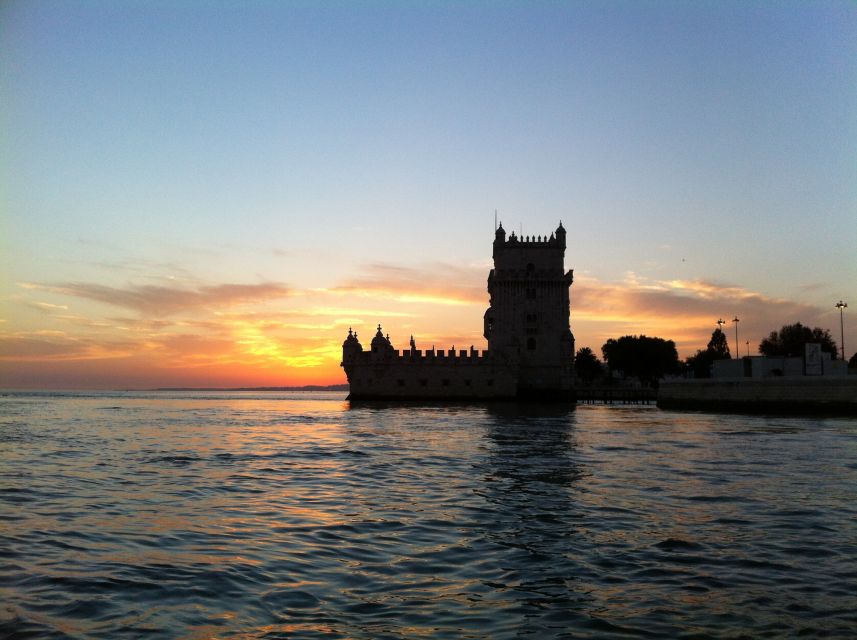 Lisbon: 2-Hour Sunset Sailing Tour on Luxury Sailing Yacht - Sunset, sparkling wine, and the final return