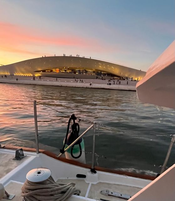 Lisbon: 2H Sunset Boat Cruise Tour with Drinks - From Doca de Alcântara to the open river