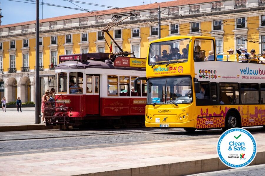 Lisbon: 3-in-1 Hop-On Hop-Off Bus and Tram Tours - Modern Lisbon route: the aquarium and the eastern waterfront