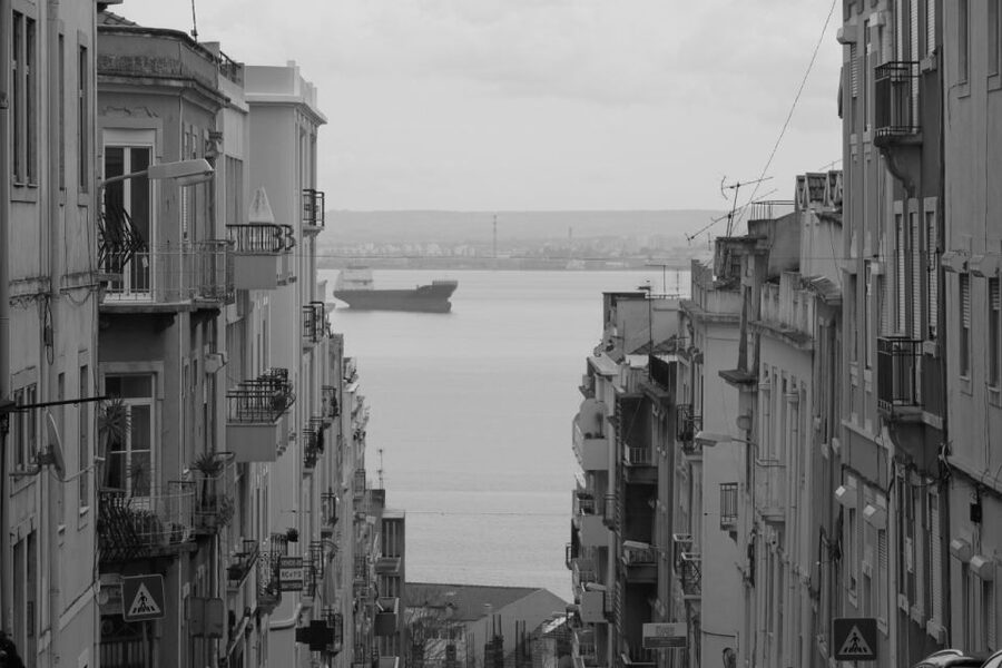 Lisbon: Alfama and São Jorge Castle Quarters Walking Tour - Portas do Sol and the view over Lisbon