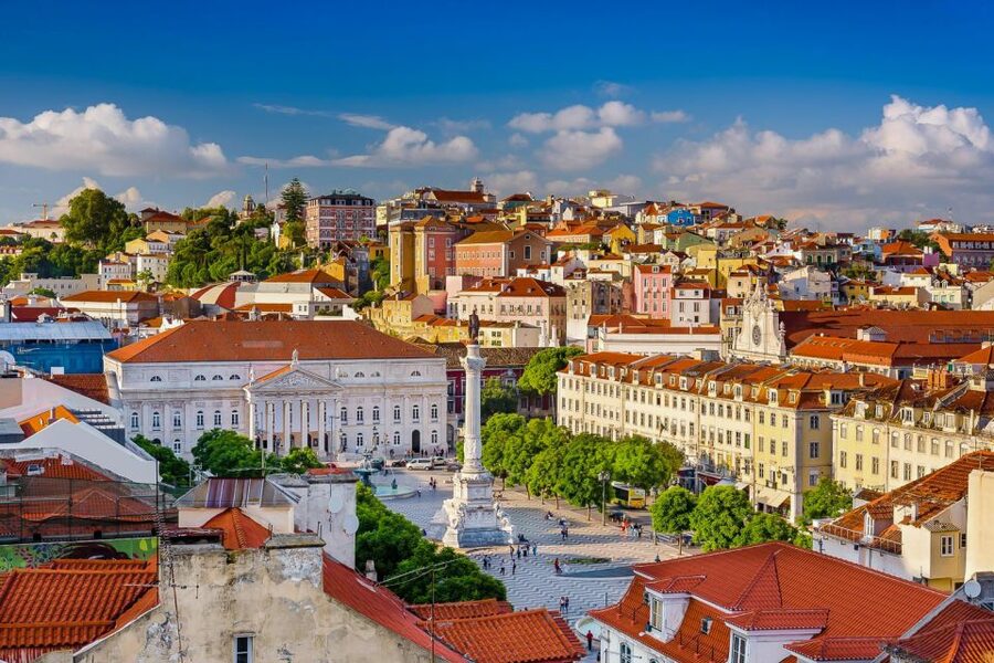 Lisbon: Alfama, Bairro Alto and Downtown Walking Tour - Riding the Elevador da Glória to Bairro Alto