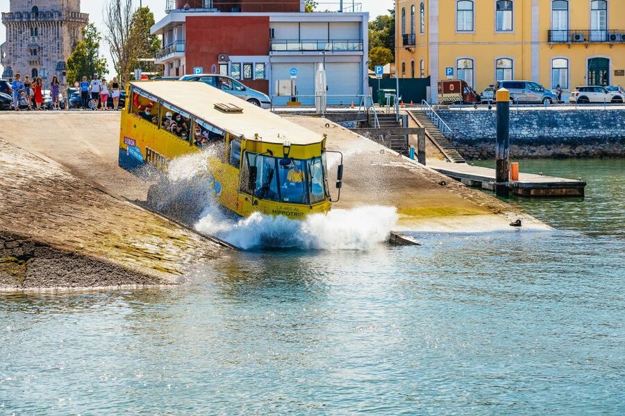 Lisbon: Amphibious Sightseeing Tour - The street tour: Lisbon with jokes and local stories
