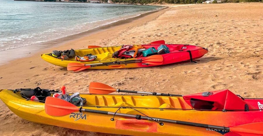 Lisbon: Arrábida Kayak and Coasteering Adventure Tour - Four hours along Portinho da Arrábida