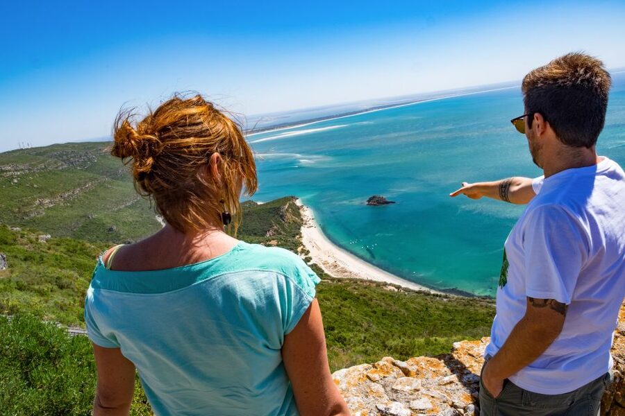 Lisbon: Arrábida Natural Park and Sesimbra Day Trip - Meco Beach and the western coast