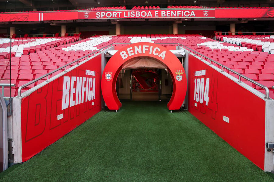 Lisbon: Benfica Luz Stadium Tour with Souvenir Scarf - Starting at Door 17 beside Eusébio