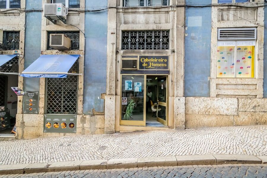 Lisbon: Best of City Private Walking Tour - Language, timing, and pickup details
