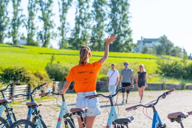 Lisbon Bike Tour: Downhill Downtown Lisbon to Belém - A 20-minute café break and pastel de nata