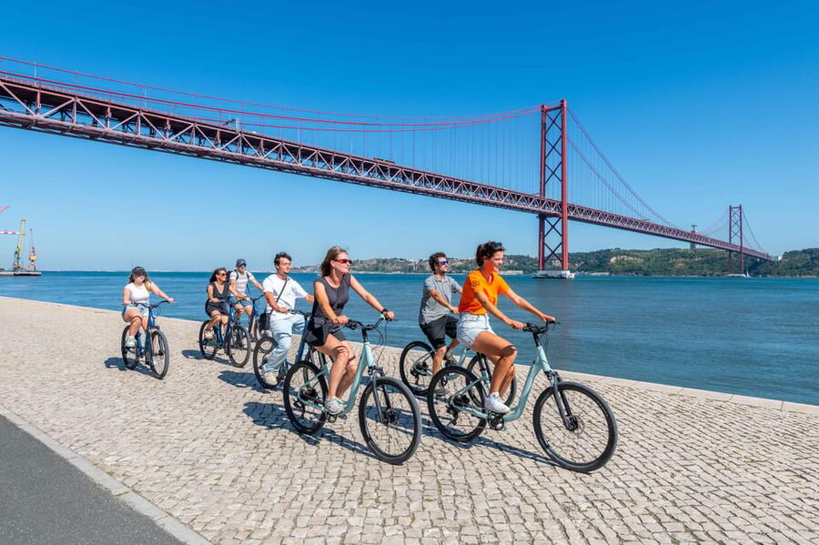 Lisbon Bike Tour: Langs de rivier van Belém naar Lissabon - Time Out Market and the finish at Cais do Sodré