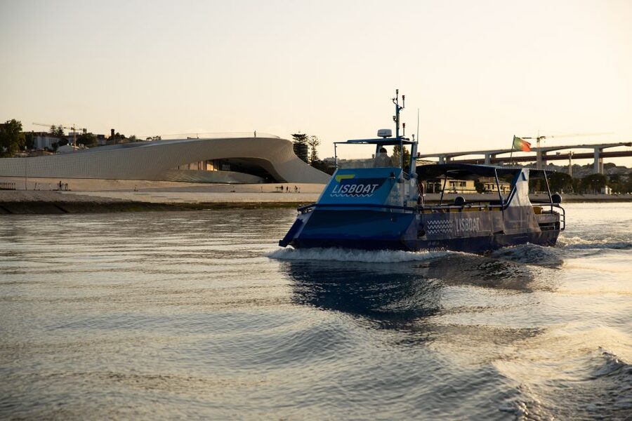 Lisbon: Boat Cruise with Live Fado Performance and a Drink - The Fado performance is the main event