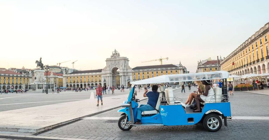 Lisbon by Tuk Tuk Guided Tour: City of Neighborhoods - Starting in Rossio and finding your bearings