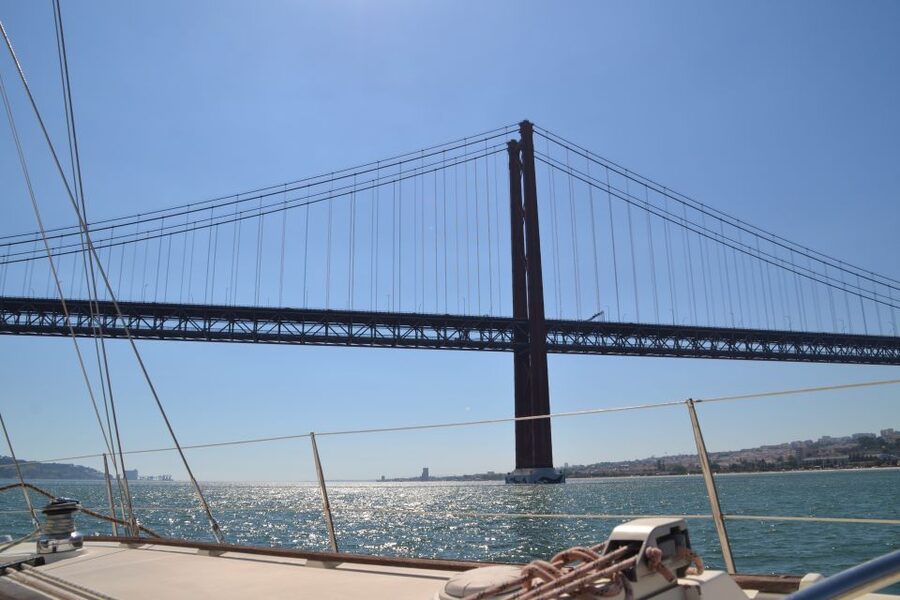 Lisbon: Champagne Sailing Tours - Snacks, Champagne, and the Social Side