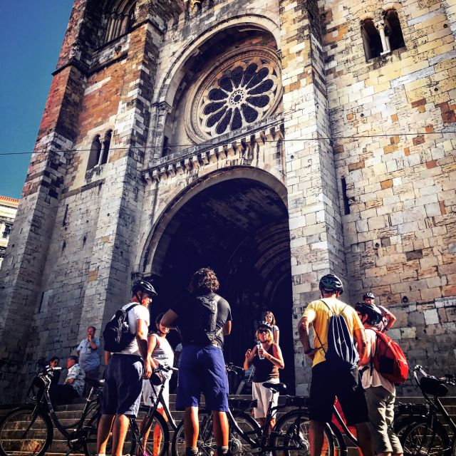 Lisbon: City Highlights and Viewpoints E-Bike Tour - Alfama and the Moorish Quarter: Lisbon’s oldest streets
