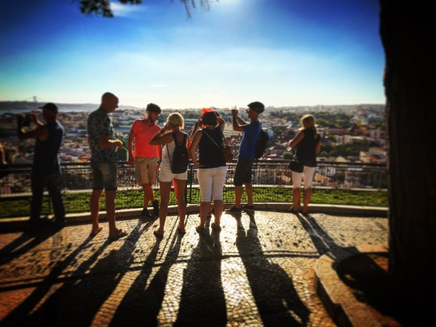 Lisbon: City Highlights and Viewpoints E-Bike Tour - What the guide adds to the ride