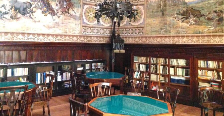 Lisbon: City of Spies Guided Walking Tour - Following stories of double agents and escape routes