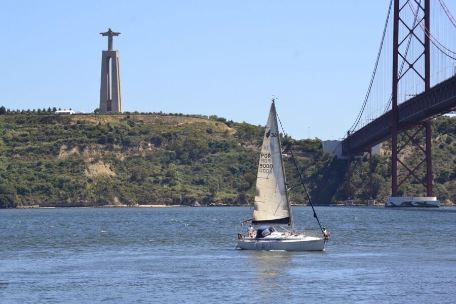 Lisbon: Day and Sunset Tour on the Tagus River - From Alcântara to Praça do Comércio