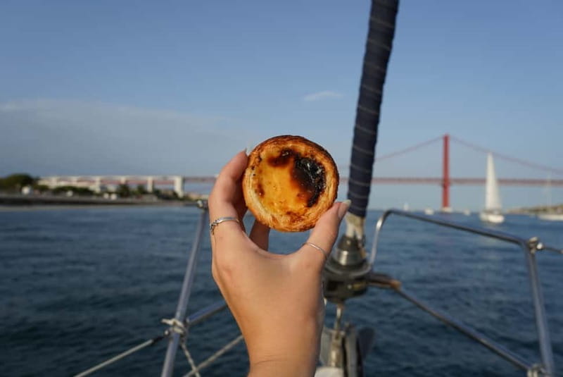 Lisbon: Daytime or Sunset Boat Cruise with History and Wine - What the two-hour format does well
