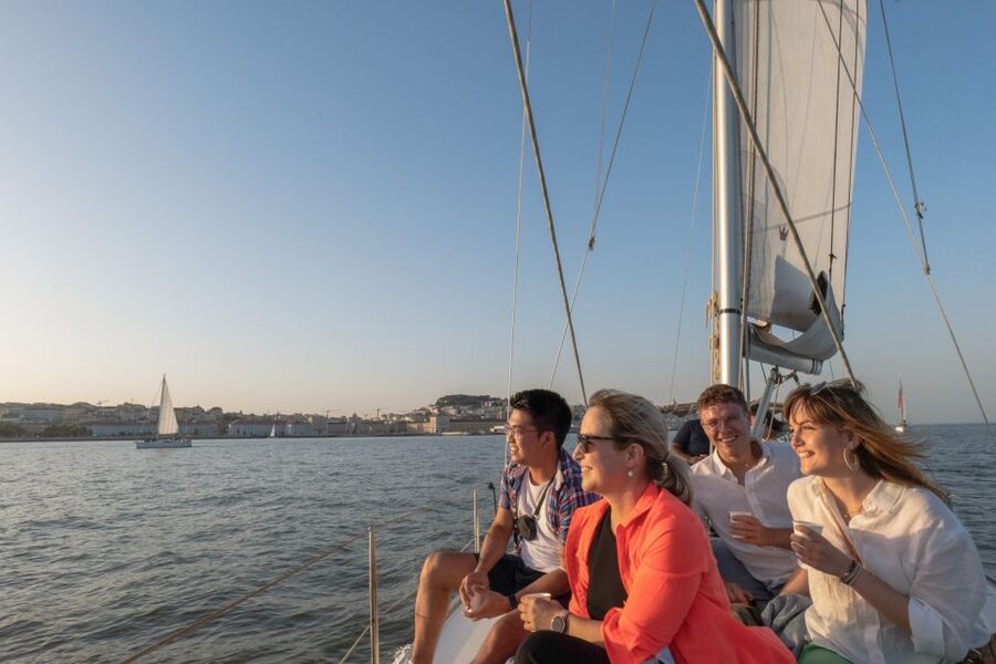 Lisbon: Daytime/Sunset/Night City Sailboat Tour with Drink - Practical tips before you go
