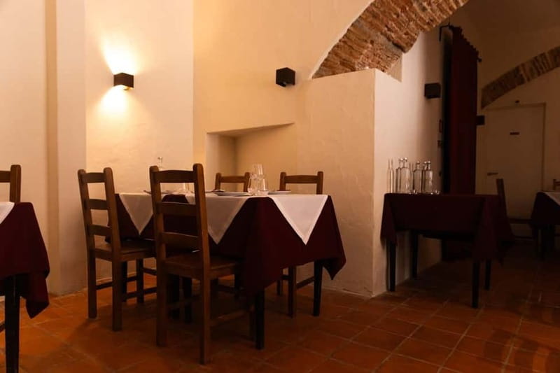 Lisbon: Dinner with Fado Show with the Rising Stars of Fado - Portuguese food with realistic expectations