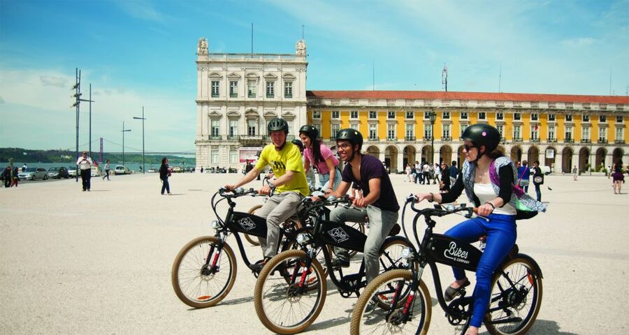 Lisbon: E-Bike Food Tour of Alfama and Old Town - The National Pantheon and the climb toward Graça
