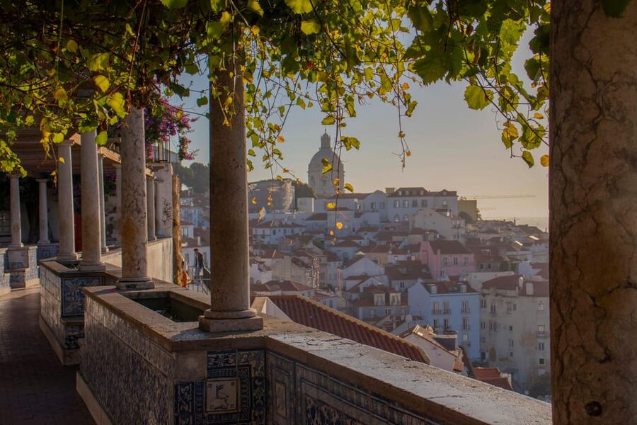 Lisbon: Early Morning TukTuk Tour - hotel/cruise ship pickup - Why Lisbon is worth seeing before breakfast