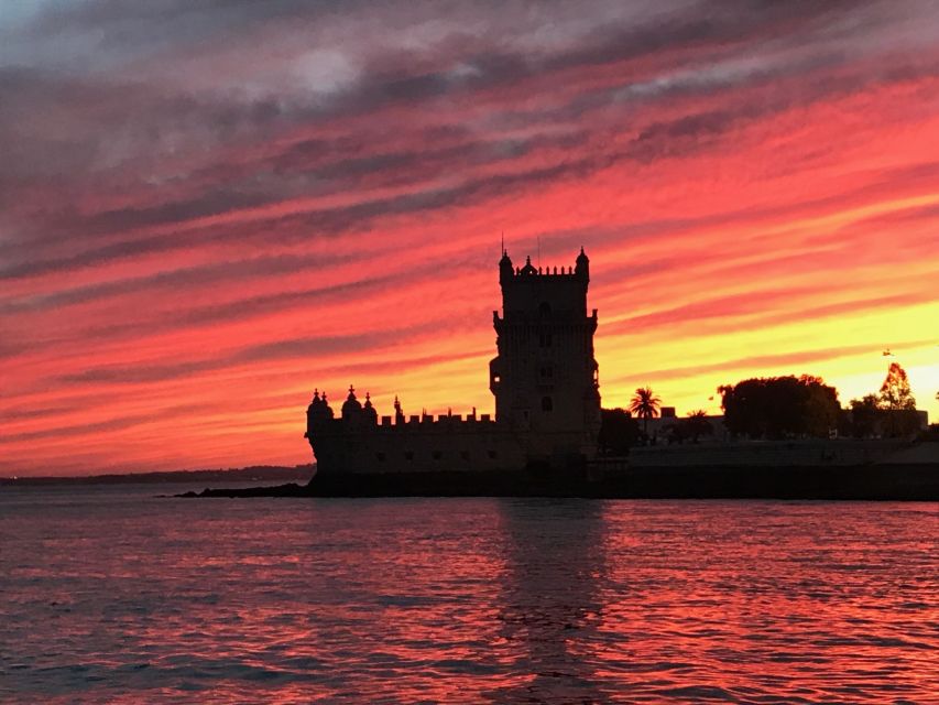 Lisbon: Enjoy a Sunset or Night Tagus River Sailboat Cruise - Sunset or night: choosing the better departure