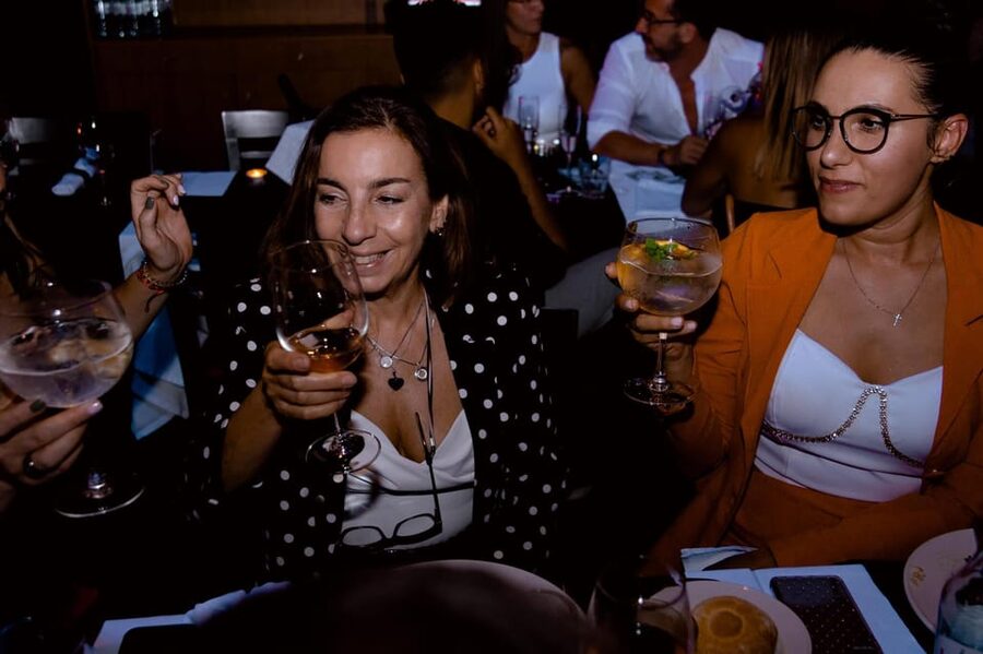 Lisbon: Erotic Cabaret Show and Dinner - Arrival With Portuguese Wine